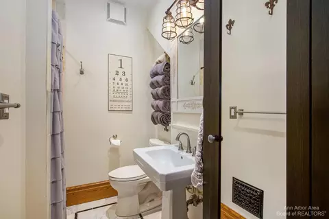 220 3rd St, Ann Arbor, MI 48103 photo 6