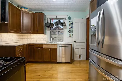 220 3rd St, Ann Arbor, MI 48103 photo 3