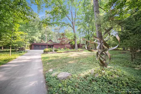 2755 Parkridge Dr, Ann Arbor, MI 48103