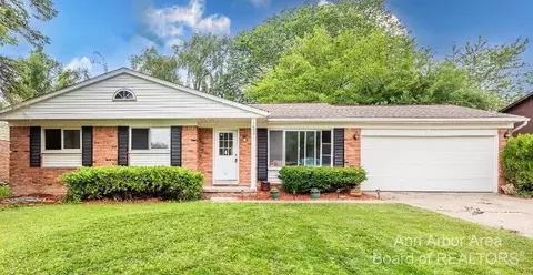 3698 Golfside Rd, Ypsilanti, MI 48197