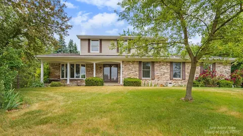 11141 Winthrop Ln, Brighton, MI 48114