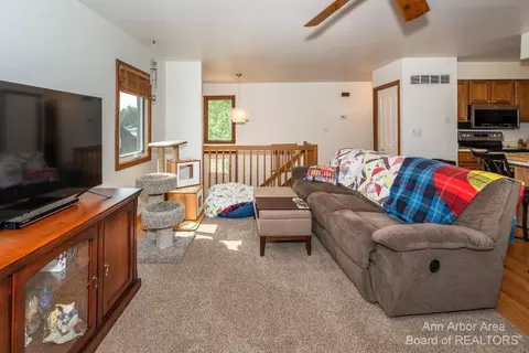 543 Echo Ct, Saline, MI 48176 photo 4