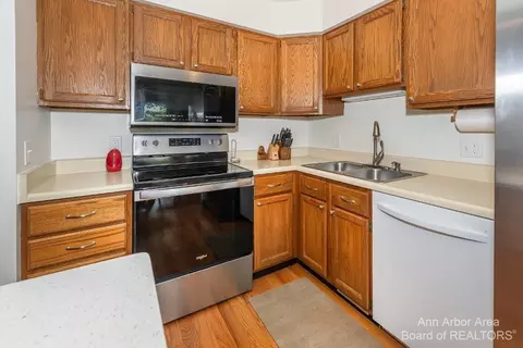 543 Echo Ct, Saline, MI 48176 photo 11