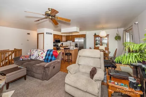543 Echo Ct, Saline, MI 48176 photo 5