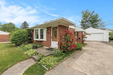 3576 Cushing Ct, Dexter, MI 48130 photo 2