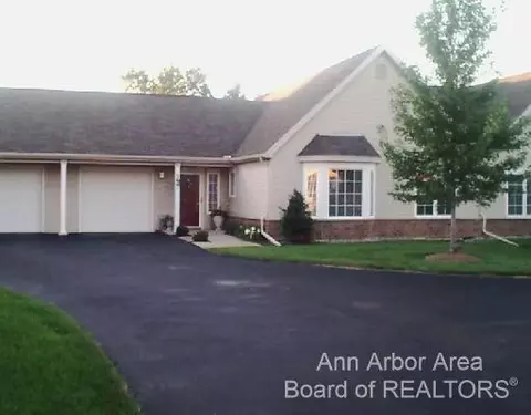 564 Lancaster Ct, Saline, MI 48176