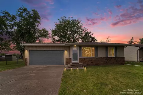 9041 Arlington Dr, Ypsilanti, MI 48198