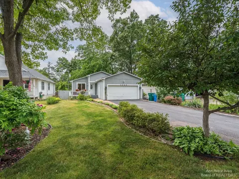 3260 Melmoor St, Commerce Twp, MI 48324