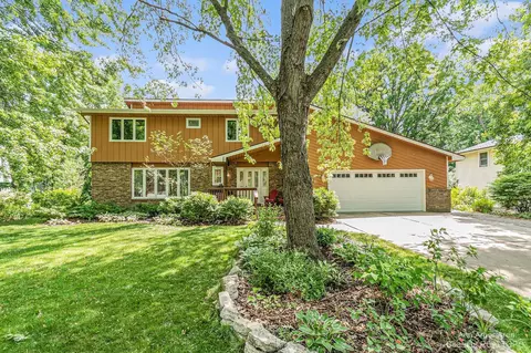 701 Sylvan Ln, Midland, MI 48640