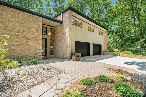 2270 Glendaloch Rd, Ann Arbor, MI 48104