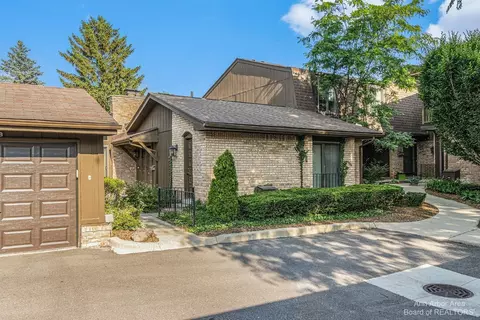 1012 Greenhills Dr, Ann Arbor, MI 48105