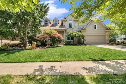1423 Creekbend Ct, Ann Arbor, MI 48104