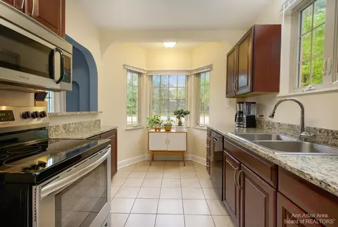 1408 E Stadium Blvd, Ann Arbor, MI 48104 photo 13