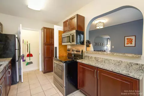1408 E Stadium Blvd, Ann Arbor, MI 48104 photo 14