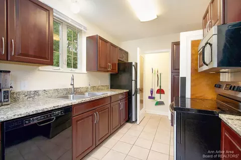1408 E Stadium Blvd, Ann Arbor, MI 48104 photo 15