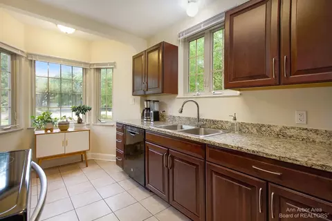 1408 E Stadium Blvd, Ann Arbor, MI 48104 photo 12