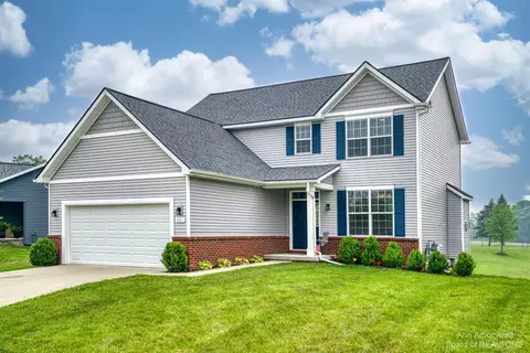 421 Elm St, Chelsea, MI 48118