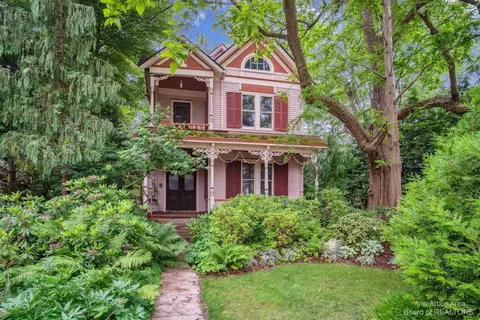 921 W Huron St, Ann Arbor, MI 48103