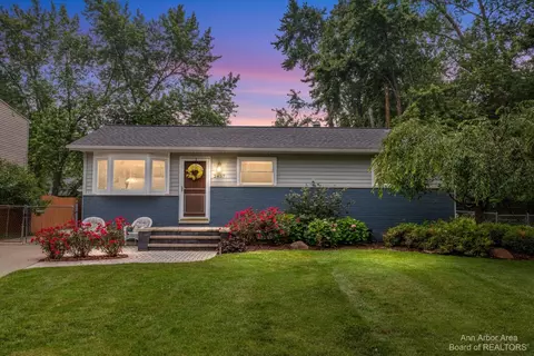 2437 Midvale St, Ypsilanti, MI 48197