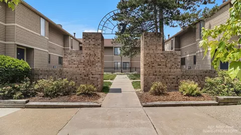 275 Briarcrest Dr #192, Ann Arbor, MI 48104