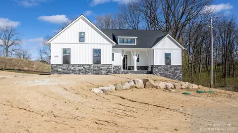 5994 Trail Side Ln, Whitmore Lake, MI 48189