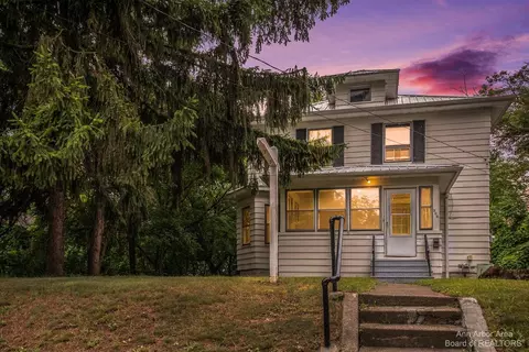 708 S Gorham St, Jackson, MI 49203