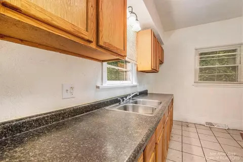 708 S Gorham St, Jackson, MI 49203 photo 9