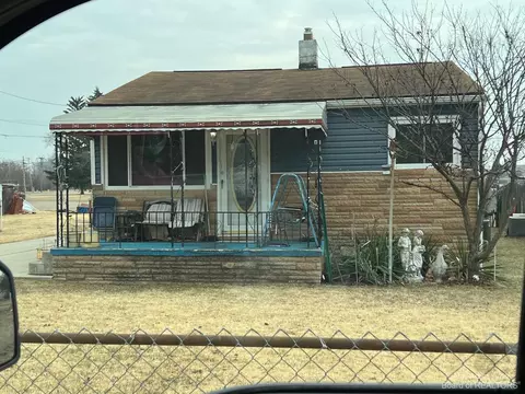 872 Lamay Ave, Ypsilanti, MI 48198