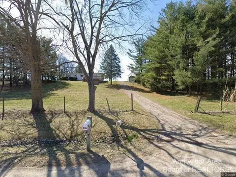 9285 Willow Rd, Saline, MI 48176