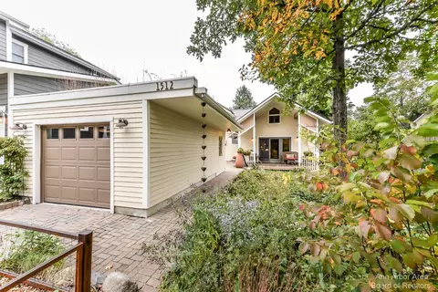 1512 Charlton Ave, Ann Arbor, MI 48103