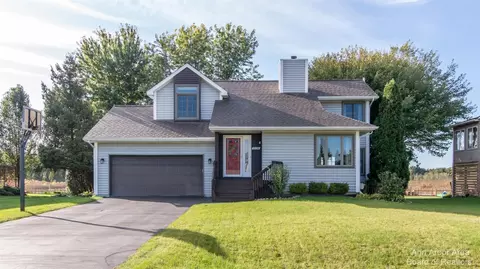 9059 Wildwood Lake Dr, Whitmore Lake, MI 48189