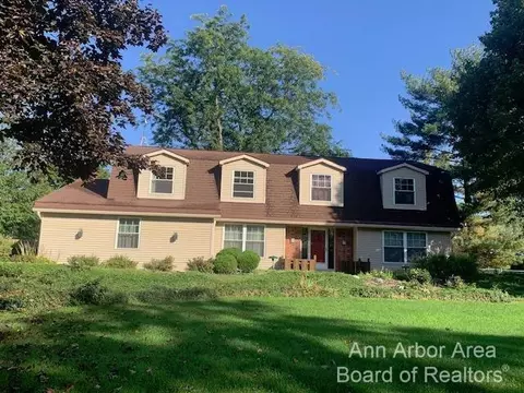 3544 Surrey Dr, Saline, MI 48176