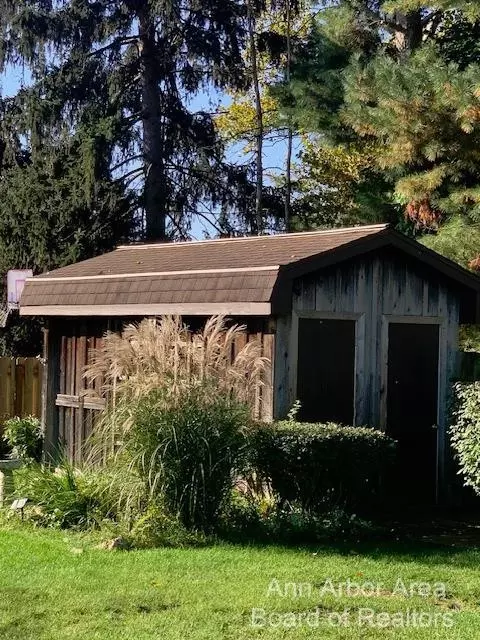 3544 Surrey Dr, Saline, MI 48176 photo 9