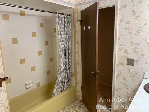 3544 Surrey Dr, Saline, MI 48176 photo 33