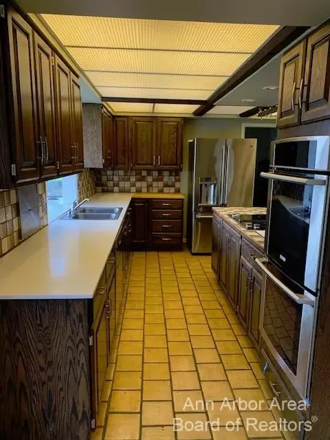 3544 Surrey Dr, Saline, MI 48176 photo 15