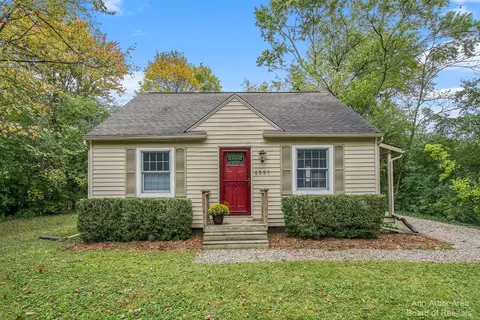 2551 Fernwood Ave, Ann Arbor, MI 48104