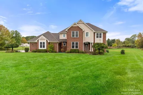 374 Marion Meadows Dr, Howell, MI 48843