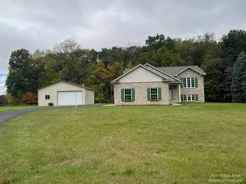 8970 High Creek Ct, Saline, MI 48176