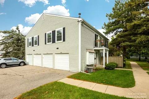 2718 Glenbridge Ct, Ann Arbor, MI 48104
