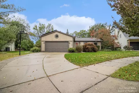 2155 Ardenne Dr, Ann Arbor, MI 48105