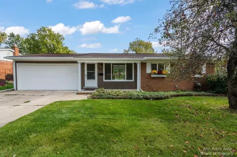 761 Knollwood Ct, Saline, MI 48176