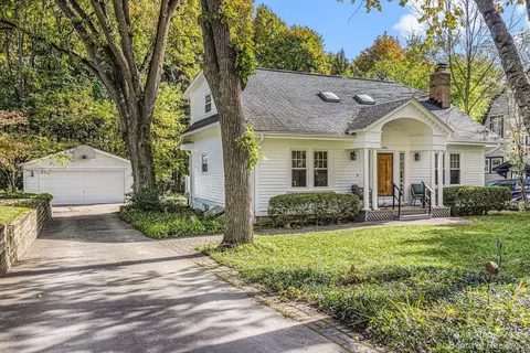 2863 Kimberley Rd, Ann Arbor, MI 48104