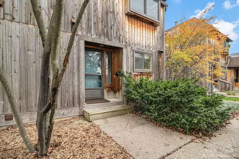 2011 Pauline Ct, Ann Arbor, MI 48103