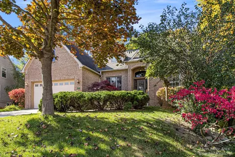 228 Hunters Trl, Ann Arbor, MI 48103