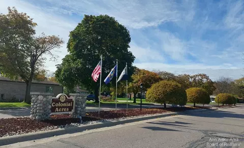 25213 Franklin Ter, South Lyon, MI 48178