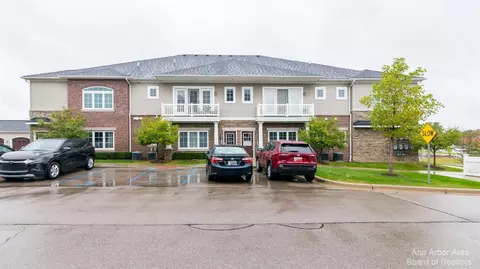 5508 Arbor Chase Dr, Ann Arbor, MI 48103