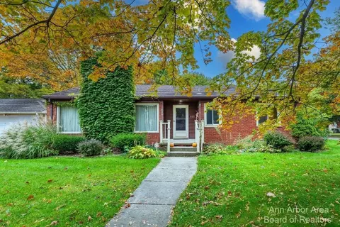 302 Hiawatha St, Ypsilanti, MI 48197