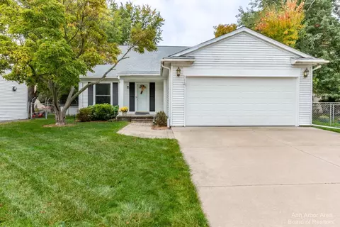 8509 Crescent Ln, Ypsilanti, MI 48197