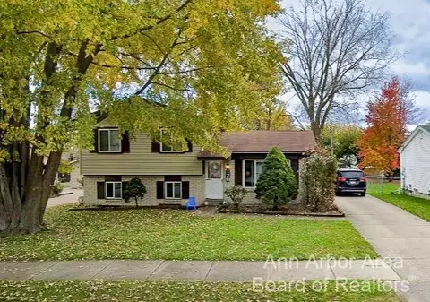 120 Starr Dr, Troy, MI 48083