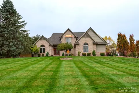 8602 Cedar Hills Dr, Dexter, MI 48130